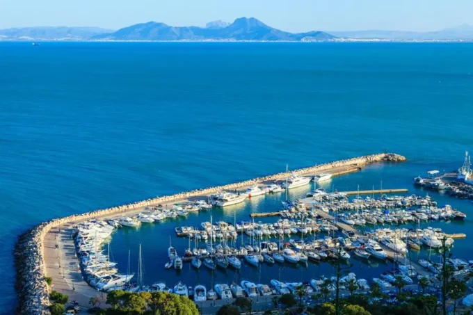 Tunisia's Trade Deficit Shrinks by 24.3% in Early 2024