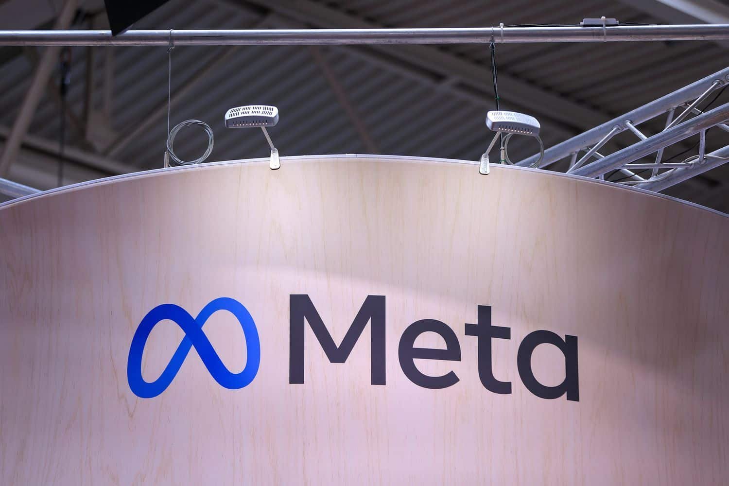 Meta’s Revenue Growth Reassures Investors as Zuckerberg Plots AI Spree