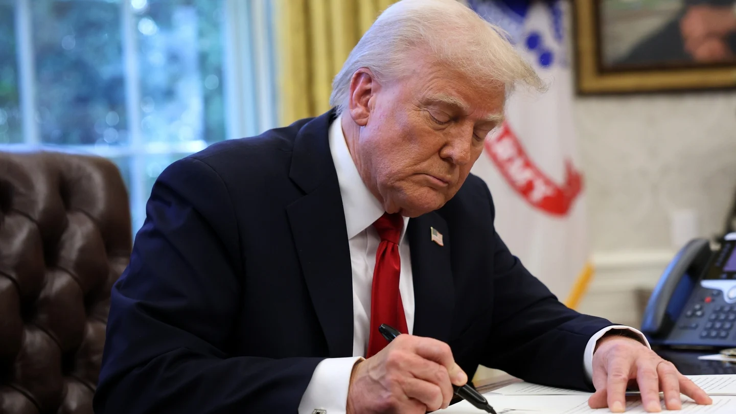 Trump Drives Trade War Fears with New Autos Tariffs: Global Markets Brace for Impact