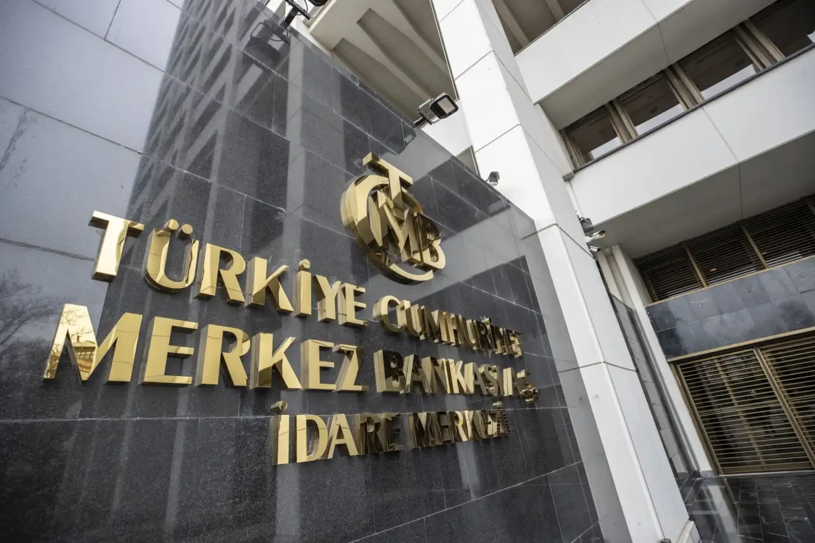 Turkey Central Bank Delivers Cautious 250-Point Rate Cut to 40.5% Amid Political Tensions and Inflation Concerns