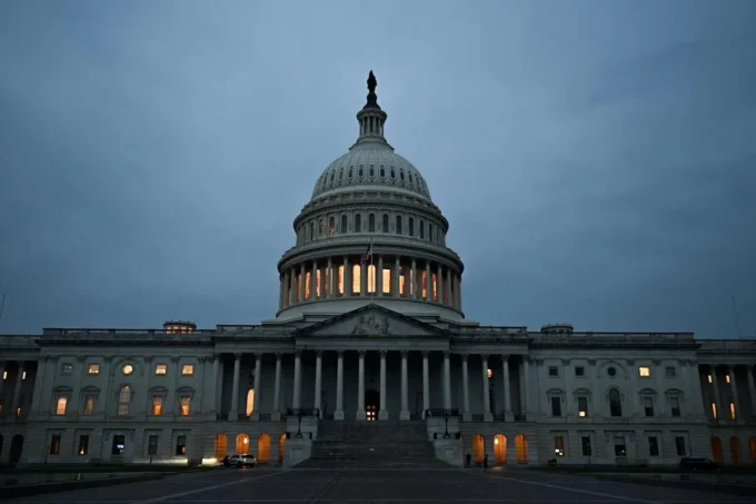 US Government Shutdown Reaches Historic Length as Federal Workers Miss Paychecks and Critical Economic Data Release Faces Cancellation